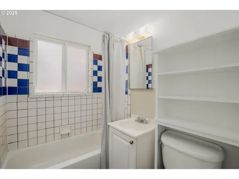 5325/5327 NE Davis Street Portland OR 97213