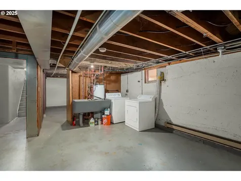 5325/5327 NE Davis Street Portland OR 97213
