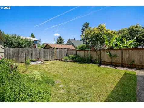 5325/5327 NE Davis Street Portland OR 97213