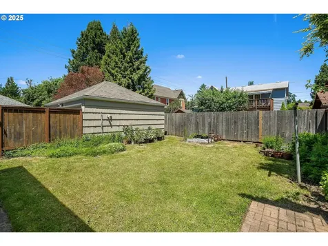 5325/5327 NE Davis Street Portland OR 97213