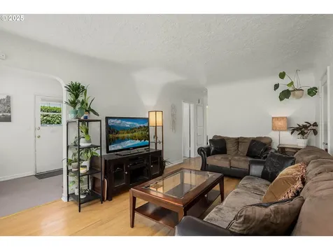 5325/5327 NE Davis Street Portland OR 97213
