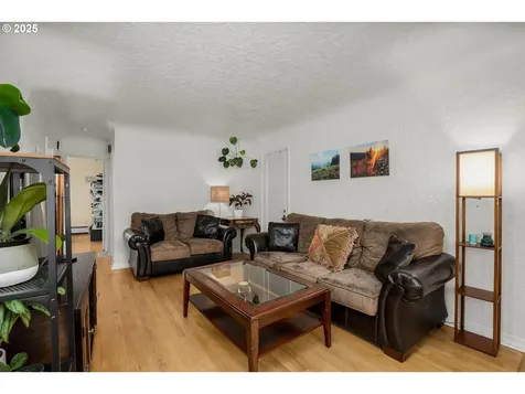 5325/5327 NE Davis Street Portland OR 97213