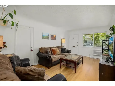 5325/5327 NE Davis Street Portland OR 97213