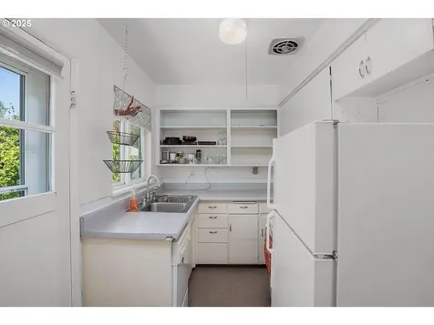 5325/5327 NE Davis Street Portland OR 97213