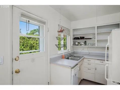5325/5327 NE Davis Street Portland OR 97213