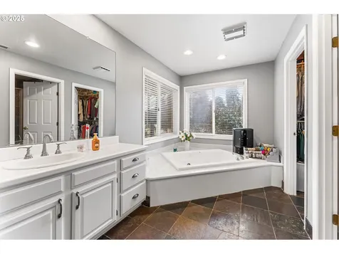 7618 NE Meadows Drive Vancouver WA 98662