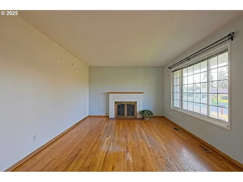 15834 SE Grant Street Portland OR 97233