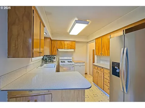 15834 SE Grant Street Portland OR 97233