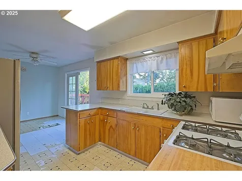 15834 SE Grant Street Portland OR 97233