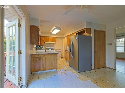 15834 SE Grant Street Portland OR 97233