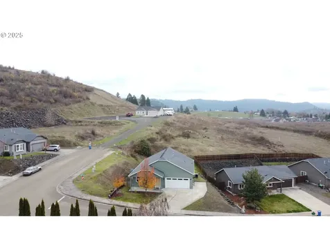 189 Quincy Avenue Roseburg OR 97471