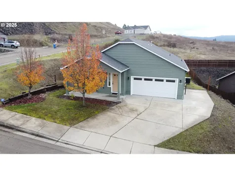 189 Quincy Avenue Roseburg OR 97471