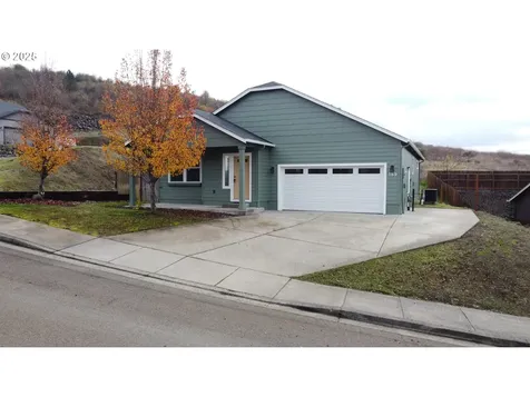 189 Quincy Avenue Roseburg OR 97471