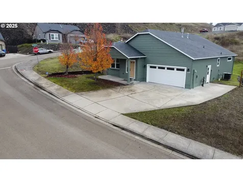 189 Quincy Avenue Roseburg OR 97471