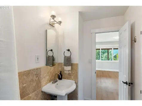 1175 NW Baker Drive White Salmon WA 98672