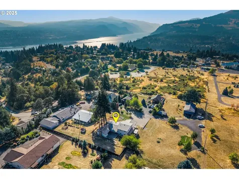 1175 NW Baker Drive White Salmon WA 98672