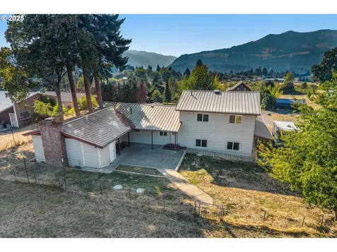 1175 NW Baker Drive White Salmon WA 98672