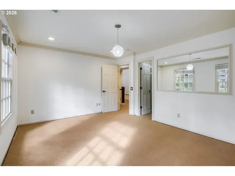965 S Comus Street Portland OR 97219