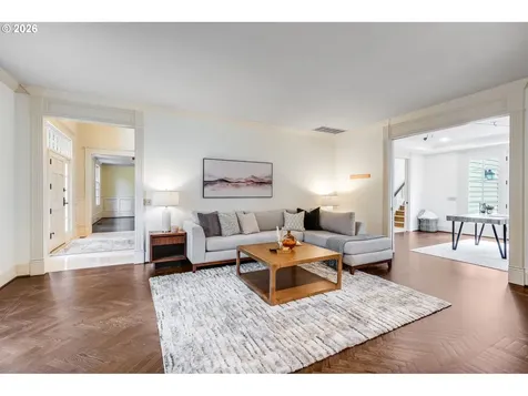 965 S Comus Street Portland OR 97219