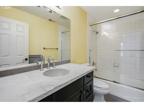 965 S Comus Street Portland OR 97219