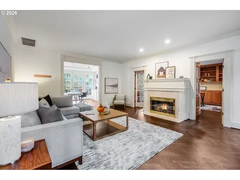 965 S Comus Street Portland OR 97219