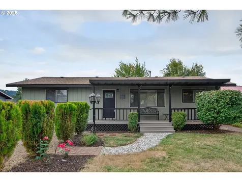 207 Hawthorne Street Sutherlin OR 97479