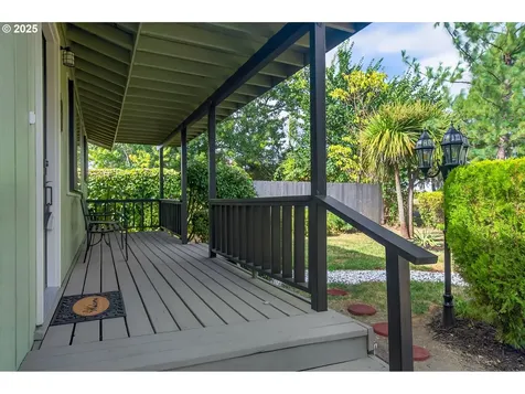 207 Hawthorne Street Sutherlin OR 97479
