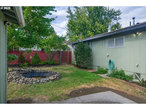 207 Hawthorne Street Sutherlin OR 97479