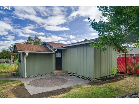 207 Hawthorne Street Sutherlin OR 97479