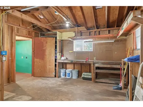 207 Hawthorne Street Sutherlin OR 97479