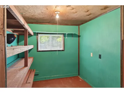 207 Hawthorne Street Sutherlin OR 97479