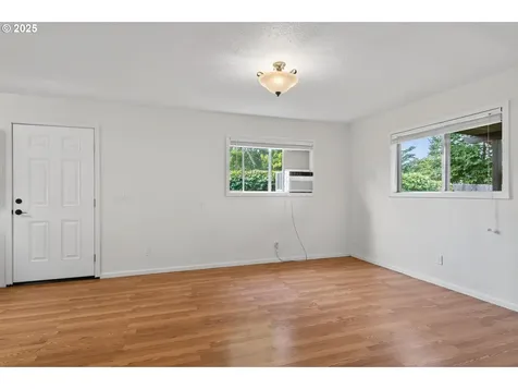 207 Hawthorne Street Sutherlin OR 97479