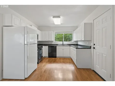 207 Hawthorne Street Sutherlin OR 97479