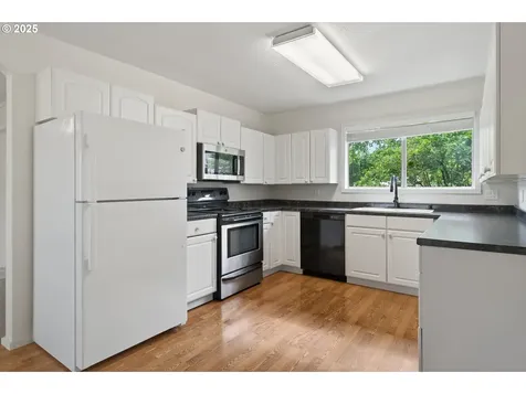 207 Hawthorne Street Sutherlin OR 97479