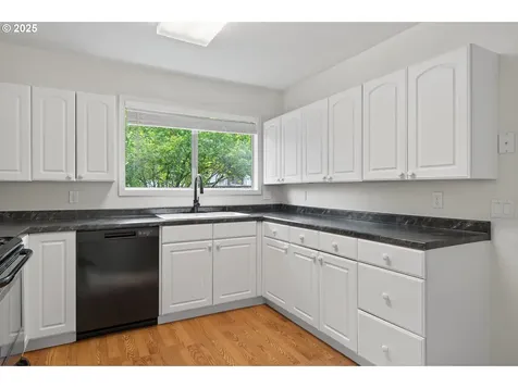 207 Hawthorne Street Sutherlin OR 97479