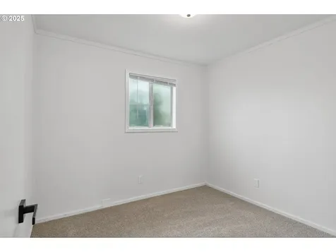 207 Hawthorne Street Sutherlin OR 97479
