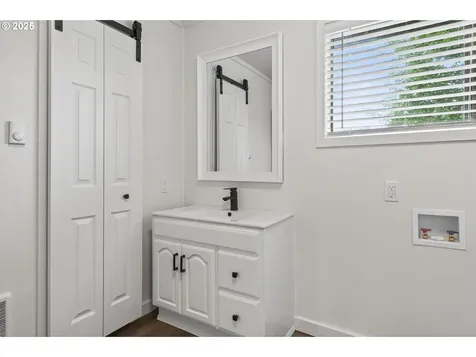 207 Hawthorne Street Sutherlin OR 97479