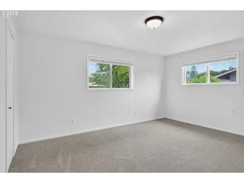 207 Hawthorne Street Sutherlin OR 97479