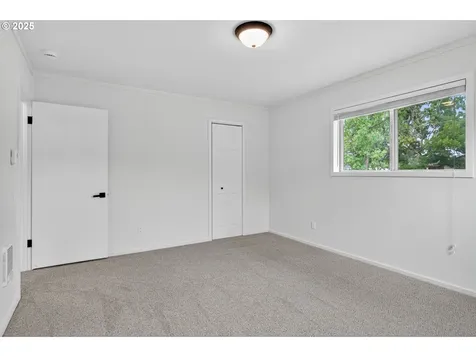 207 Hawthorne Street Sutherlin OR 97479