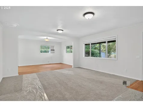 207 Hawthorne Street Sutherlin OR 97479