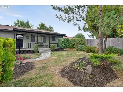 207 Hawthorne Street Sutherlin OR 97479