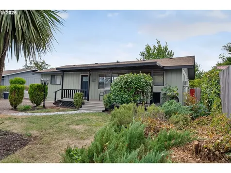 207 Hawthorne Street Sutherlin OR 97479