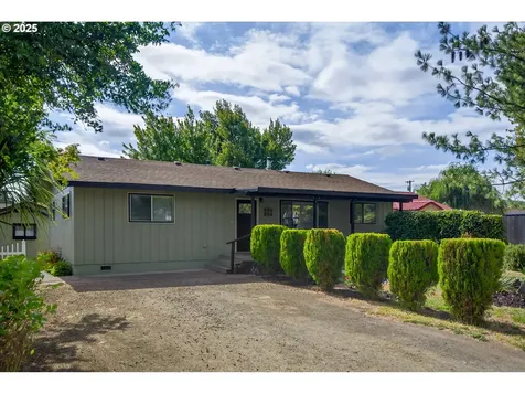 207 Hawthorne Street Sutherlin OR 97479