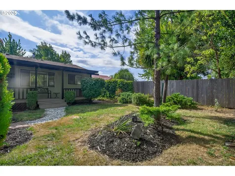 207 Hawthorne Street Sutherlin OR 97479