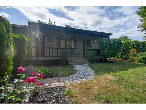 207 Hawthorne Street Sutherlin OR 97479