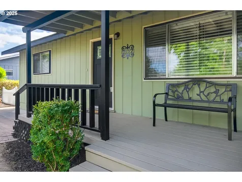 207 Hawthorne Street Sutherlin OR 97479