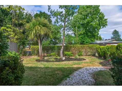 207 Hawthorne Street Sutherlin OR 97479