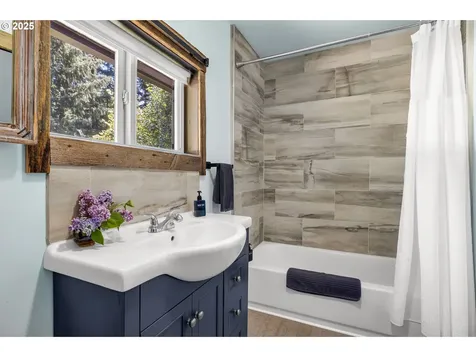 225 N Dubois Road Ariel WA 98603