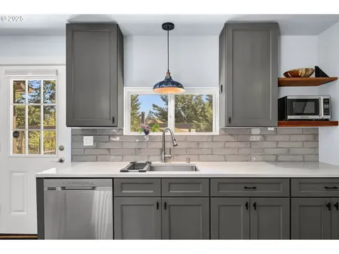 225 N Dubois Road Ariel WA 98603