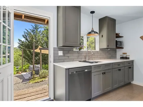 225 N Dubois Road Ariel WA 98603